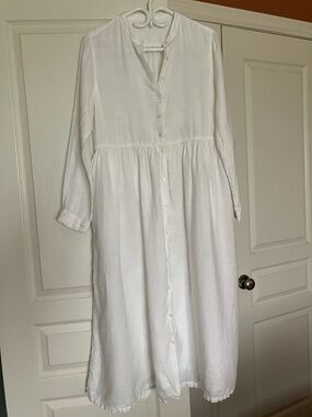 Women's Long Sleeve nest Robe Dress in White Linen